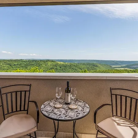 Skarline Novigrad (Istria)