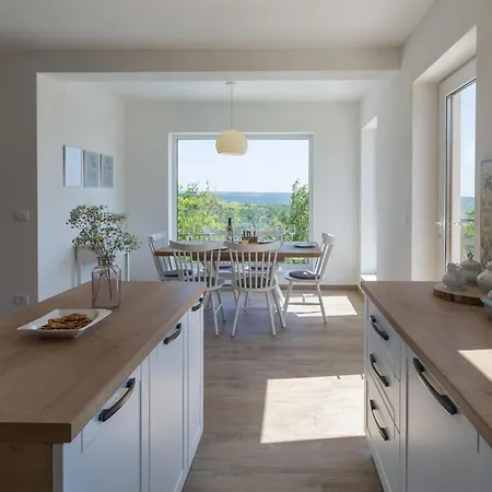 Skarline Novigrad (Istria)